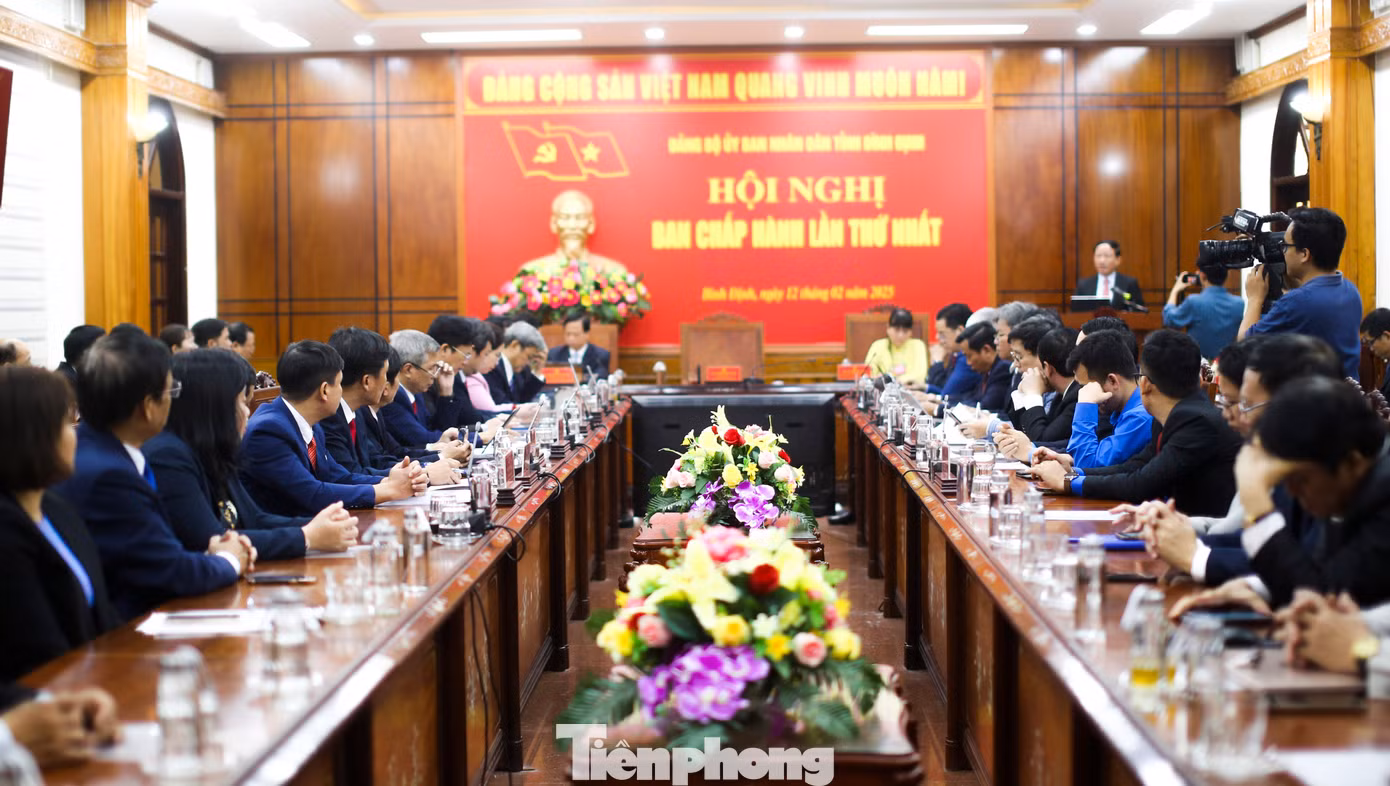 Hội nghị lần thứ nhất Ban Chấp hành Đảng bộ UBND tỉnh Bình Định, nhiệm kỳ 2020 - 2025. Ảnh: Trương Định
