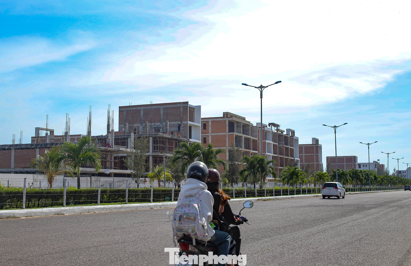 Liên quan dự án này, trước đó, Ban Quản lý KKT tỉnh Bình Định có văn bản gửi Công ty CP Đầu tư phát triển Bình Định về việc hủy bỏ các văn bản liên quan đến điều kiện của bất động sản hình thành trong tương lai được đưa vào kinh doanh tại dự án Khu đô thị chức năng FLC Lux City Quy Nhơn. Ảnh: Trương Định