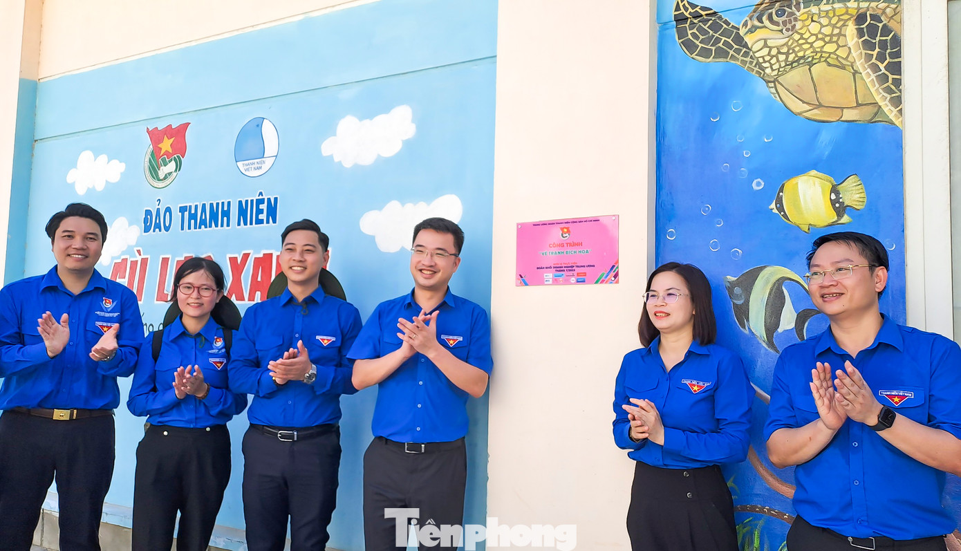 Khánh thành công trình Vẽ tranh bích họa. Ảnh: Trương Định Khánh thành công trình Vẽ tranh bích họa. Ảnh: Trương Định