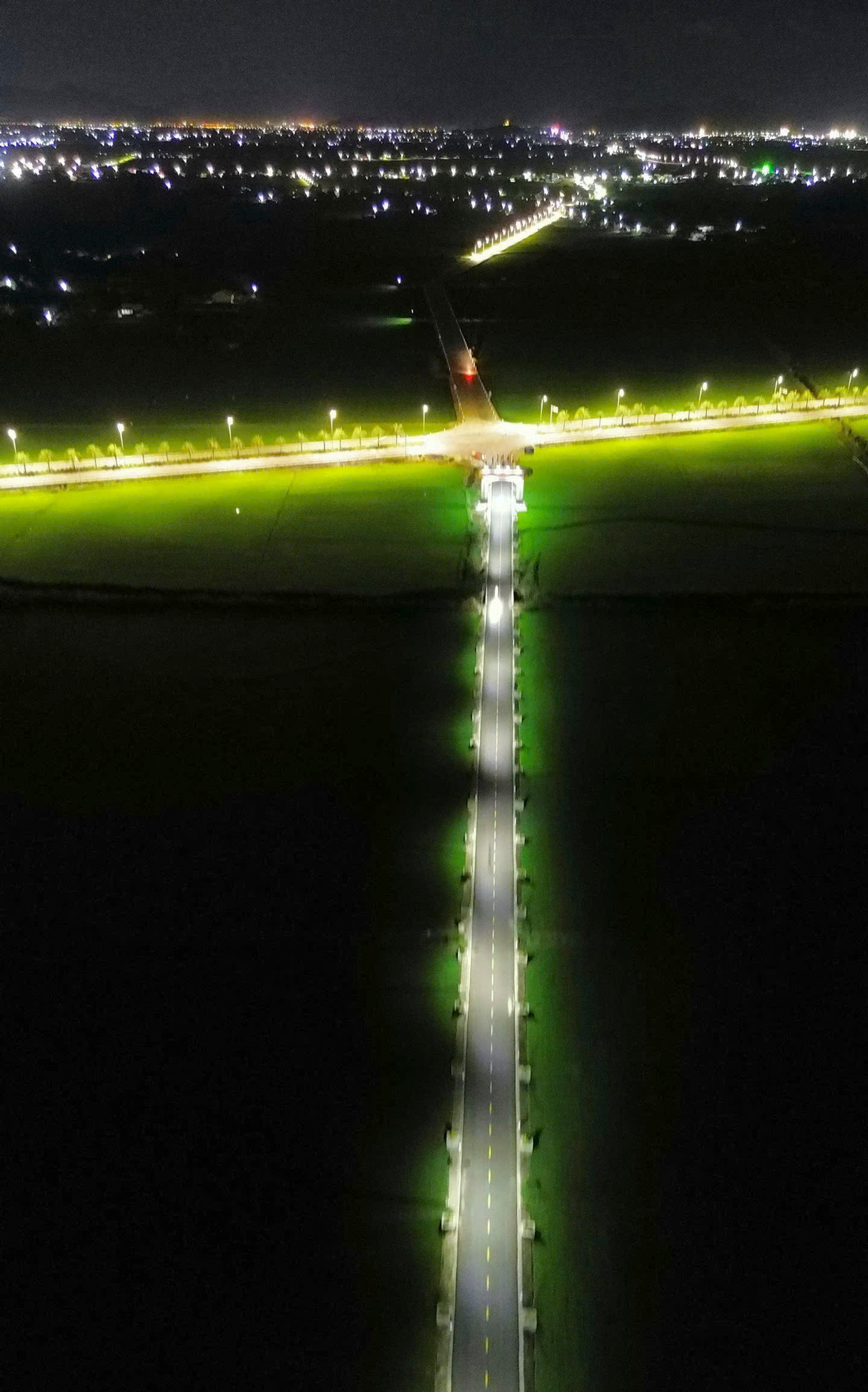 Một công trình chiếu sáng đường quê ở xã Cát Nhơn, huyện Phù Cát (Bình Định) của anh Hưng. Ảnh. Trương Định