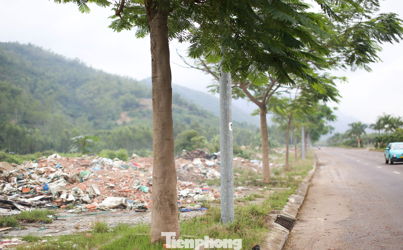 Tuyến đường Long Vân - Long Mỹ đi qua hai phường Trần Quang Diệu và Bùi Thị Xuân (TP. Quy Nhơn). Đây là tuyến kết nối vùng kinh tế phía Tây tỉnh Bình Định của các Khu công nghiệp như Phú Tài, Long Mỹ, Khu Công nghiệp - Đô thị - Dịch vụ Becamex VSIP Bình Định, khu đô thị mới Long Vân và TP. Quy Nhơn. Ảnh: Trương Định