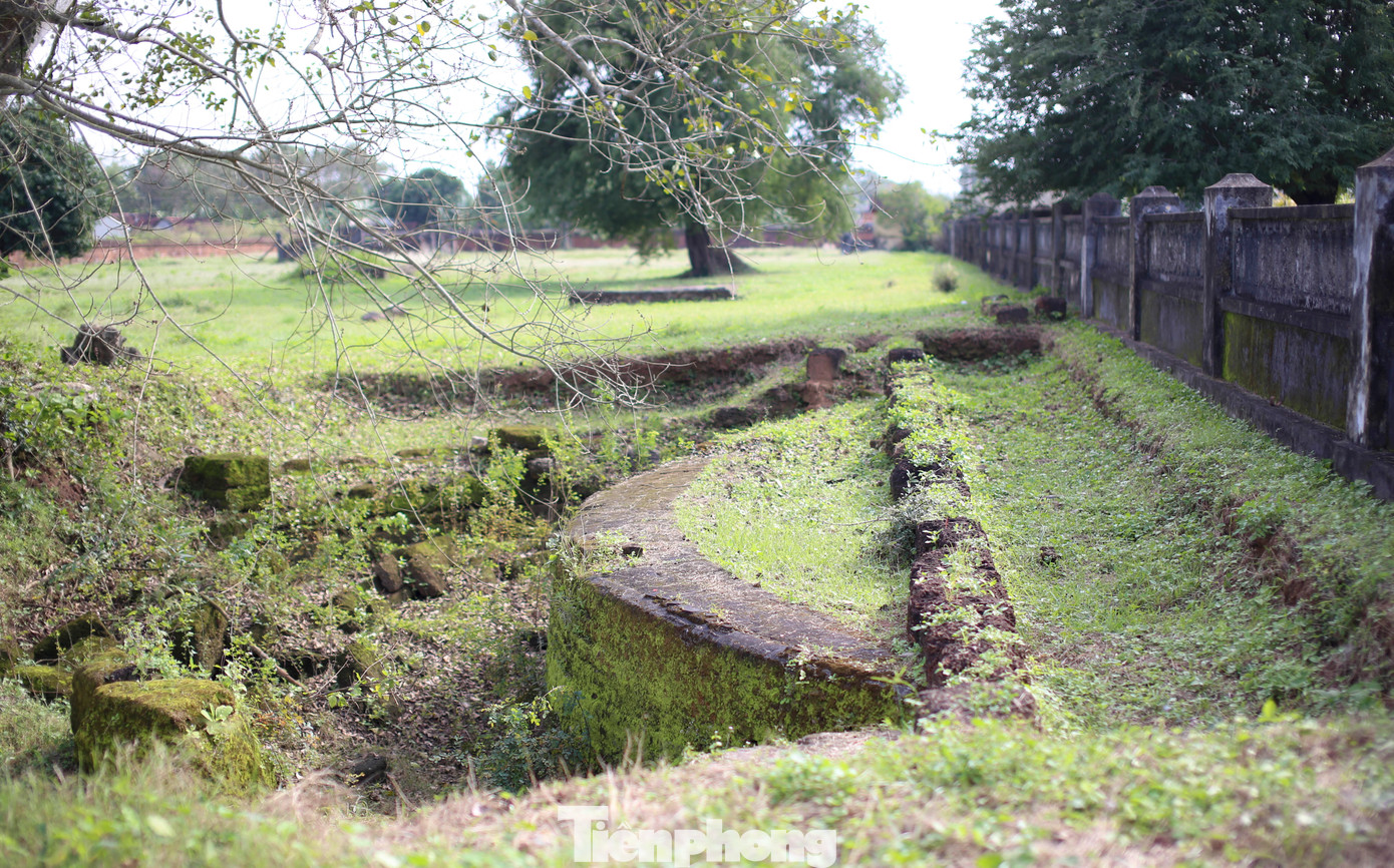 Thành Hoàng Đế được Bộ Văn hóa - Thông tin (nay là Bộ VH-TT&amp;DL) xếp hạng Di tích quốc gia năm 1982. Ảnh: Trương Định.