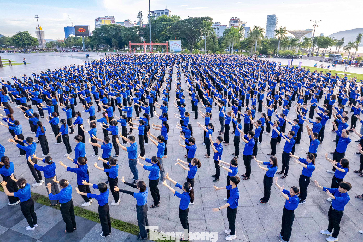 2.000 đoàn viên thanh niên tham gia buổi đồng diễn. Ảnh: Dũng Nhân 2.000 đoàn viên thanh niên tham gia buổi đồng diễn. Ảnh: Dũng Nhân