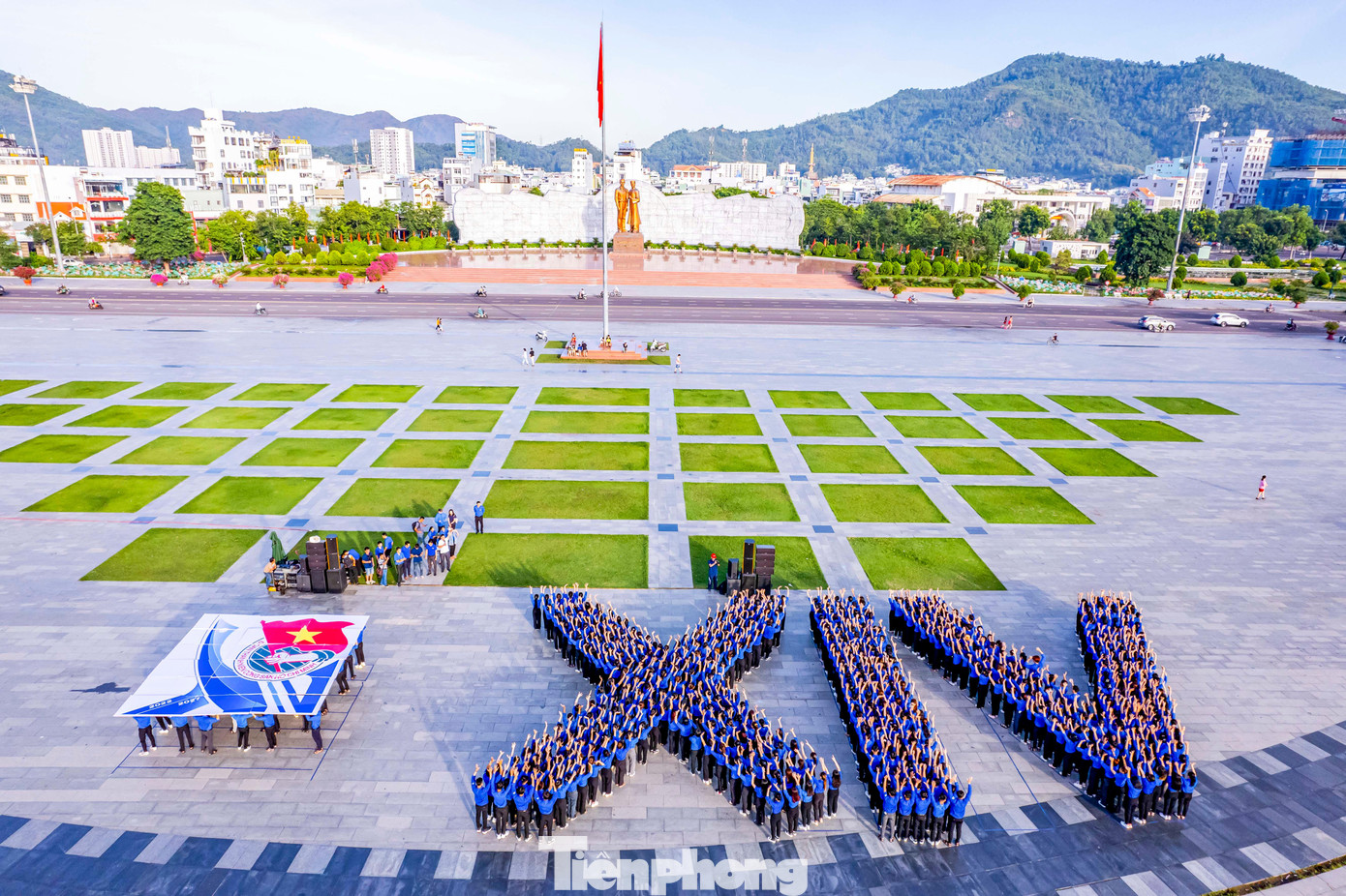 Các bạn ĐVTN xếp biểu trưng Đại hội đại biểu Đoàn TNCS Hồ Chí Minh tỉnh Bình Định lần thứ XIV, nhiệm kỳ 2022 – 2027. Ảnh: Dũng Nhân Các bạn ĐVTN xếp biểu trưng Đại hội đại biểu Đoàn TNCS Hồ Chí Minh tỉnh Bình Định lần thứ XIV, nhiệm kỳ 2022 – 2027. Ảnh: Dũng Nhân