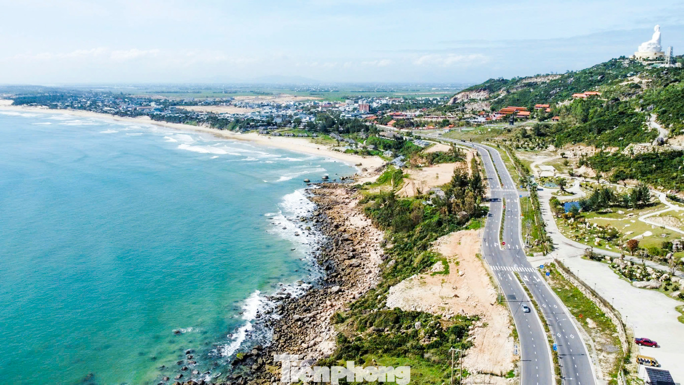 Địa điểm thực hiện dự án tại thị trấn Cát Tiến (huyện Phù Cát), có giới cận phía Bắc, Nam, Đông giáp Khu du lịch Trung Lương; phía Tây giáp đường ven biển ĐT.639 mới. Ảnh: T.Q.