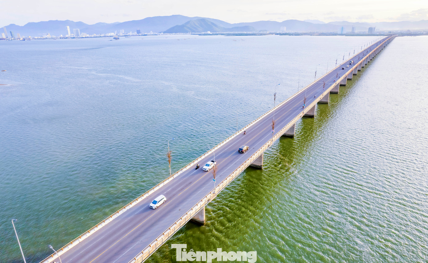 Đầm Thị Nại là đầm nước mặn lớn nhất tỉnh Bình Định, nằm trên các địa phận TP. Quy Nhơn, huyện Tuy Phước và huyện Phù Cát. Đầm có diện tích mặt nước hơn 5.000ha với nhiều nguồn lợi thủy sản.