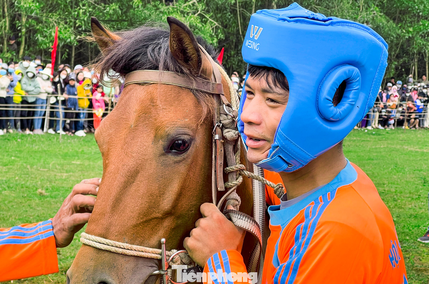 Lễ hội diễn ra tại Di tích lịch sử quốc gia địa đạo Gò Thì Thùng (xã An Xuân, huyện Tuy An). Năm nay có 32 kỵ sĩ tham gia.