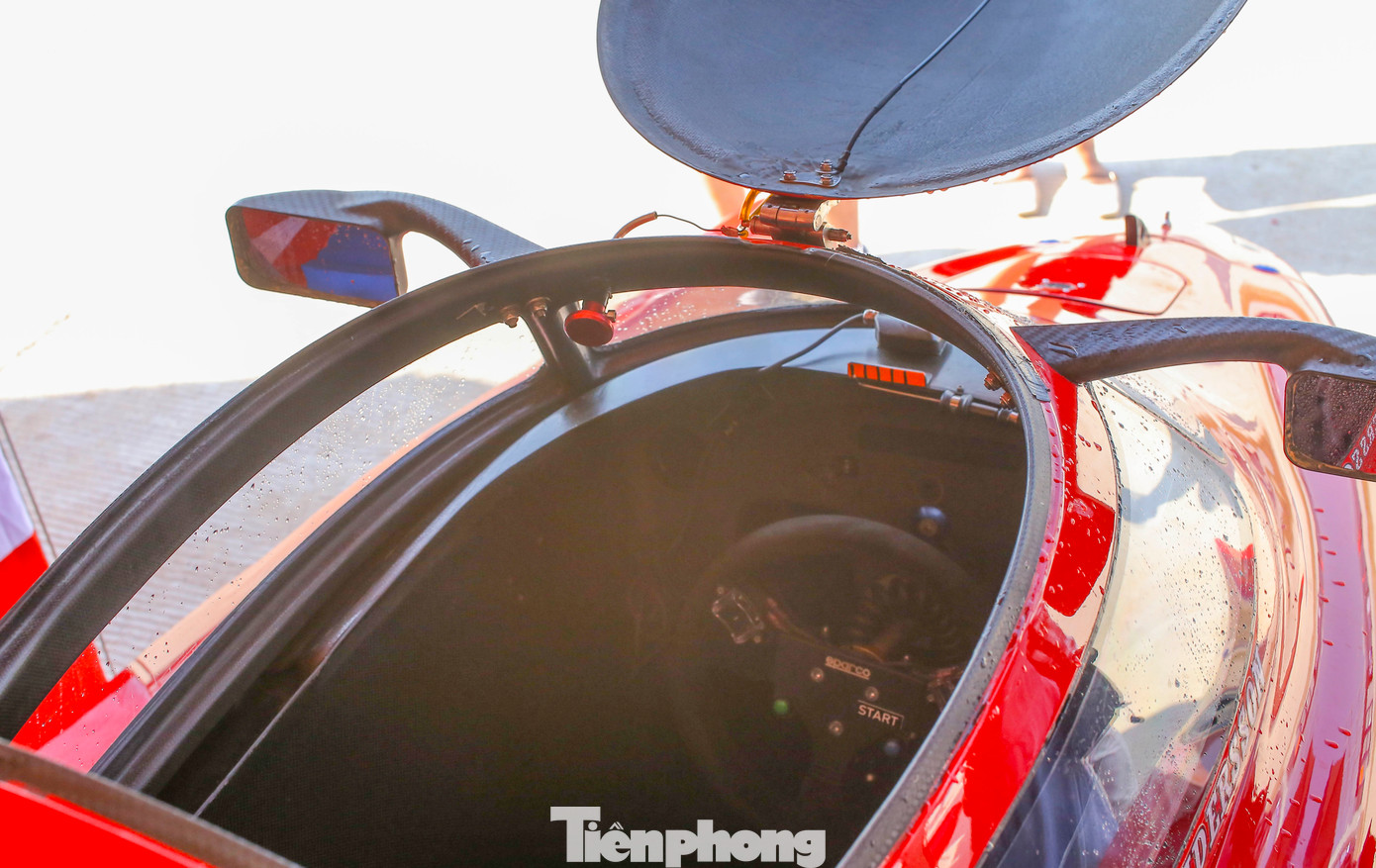 Thuyền có thể tăng tốc từ 0 lên 100km/h trong chưa đầy 2 phút và có tốc độ tối đa trên 250 km/h. Ảnh: Trương Định.