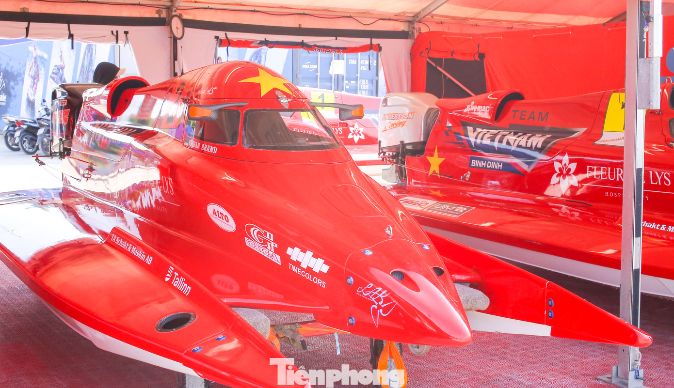 Theo BTC, ước tính mỗi chiếc thuyền đua F1 có giá lên tới 750.000 USD, tương đương 18 tỷ đồng. Ảnh: Trương Định.