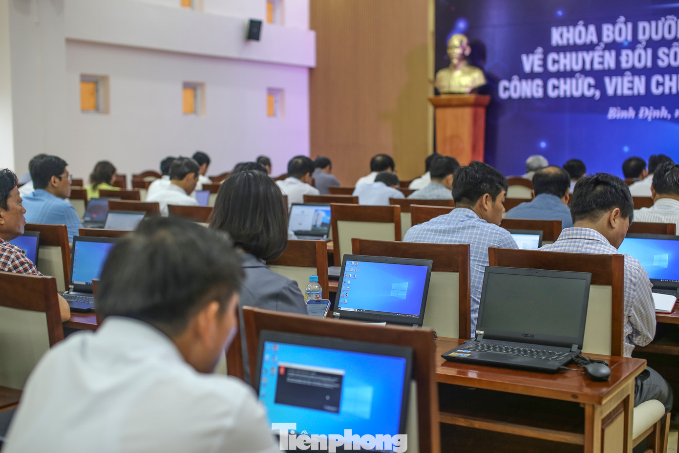 Chương trình nhằm trang bị nhận thức về chuyển đổi số, bồi dưỡng kỹ năng số cho CBCCVC. Ảnh: Trương Định