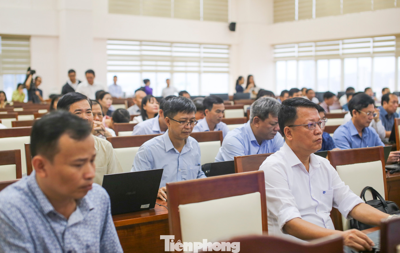 Lãnh đạo các sở, ngành của tỉnh Bình Định tham gia lớp bồi dưỡng. Ảnh: Trương Định