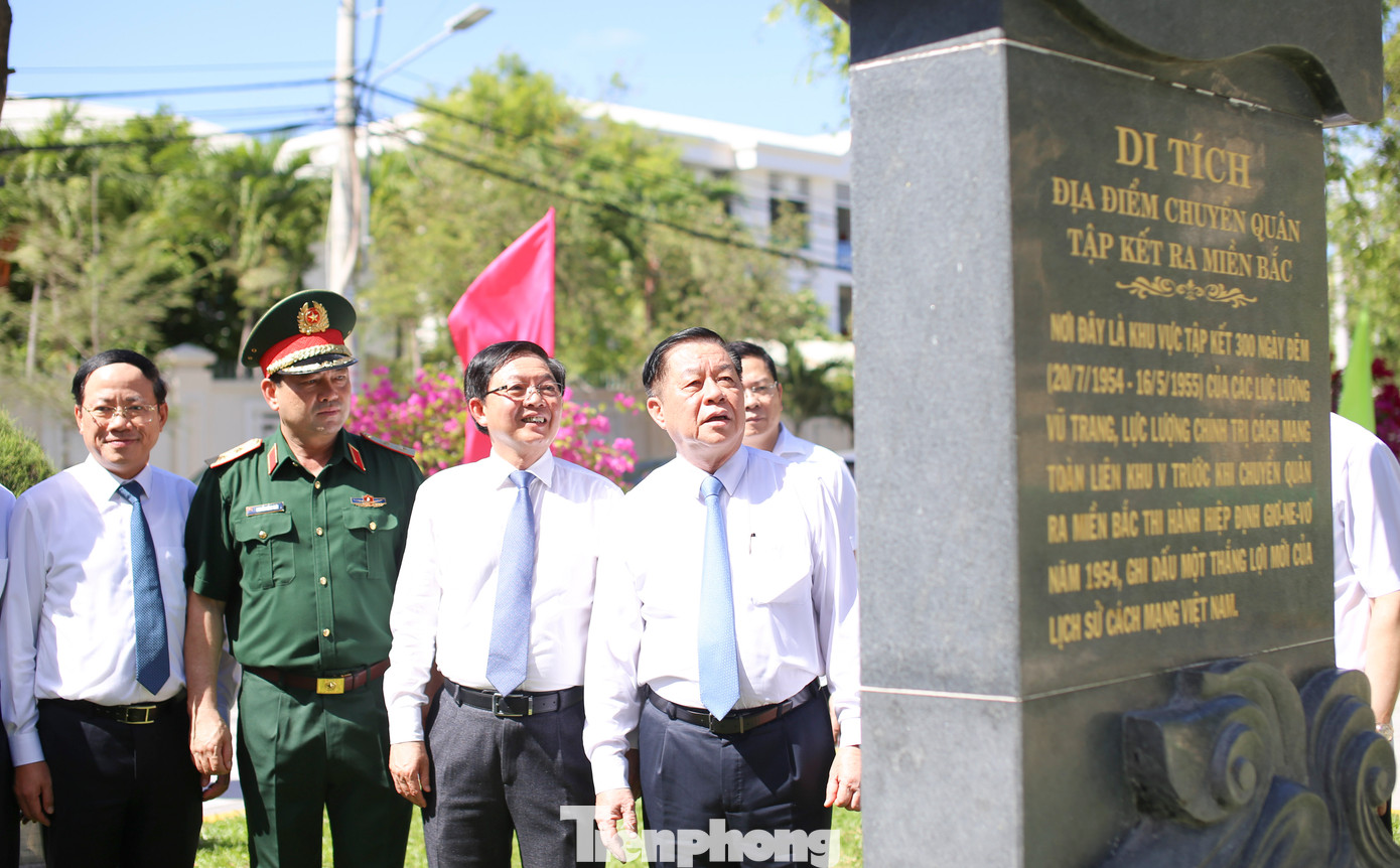 Ông Nguyễn Trọng Nghĩa - Ủy viên Bộ Chính trị, Trưởng Ban Tuyên giáo và Dân vận Trung ương tham quan di tích. Ảnh: Trương Định. Ông Nguyễn Trọng Nghĩa - Ủy viên Bộ Chính trị, Trưởng Ban Tuyên giáo và Dân vận Trung ương tham quan di tích. Ảnh: Trương Định.