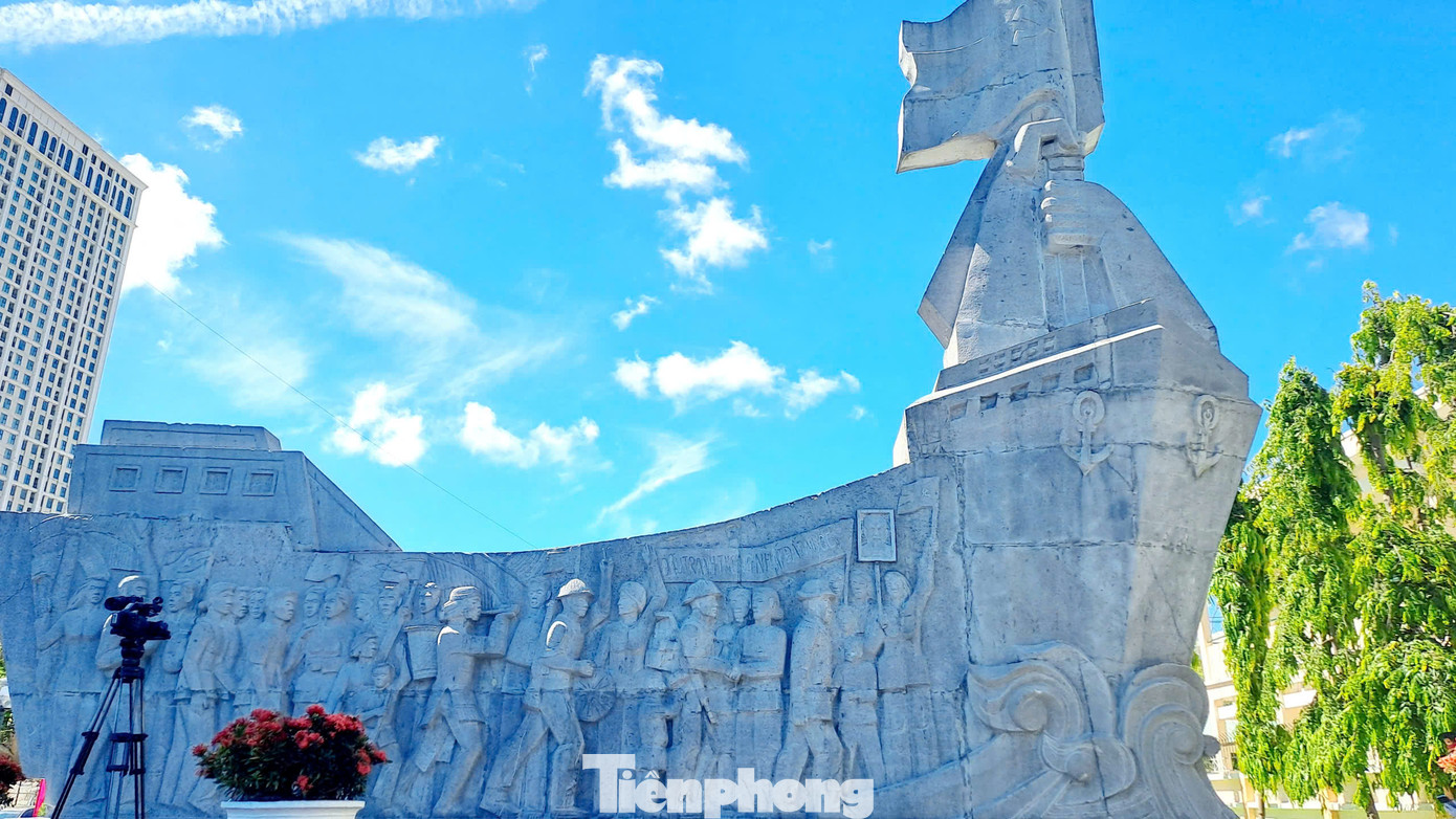 Di tích lịch sử cảng Quy Nhơn, nơi có 300 ngày chuyển quân tập kết ra Bắc (1954-1955). Ảnh: Trương Định. Di tích lịch sử cảng Quy Nhơn, nơi có 300 ngày chuyển quân tập kết ra Bắc (1954-1955). Ảnh: Trương Định.