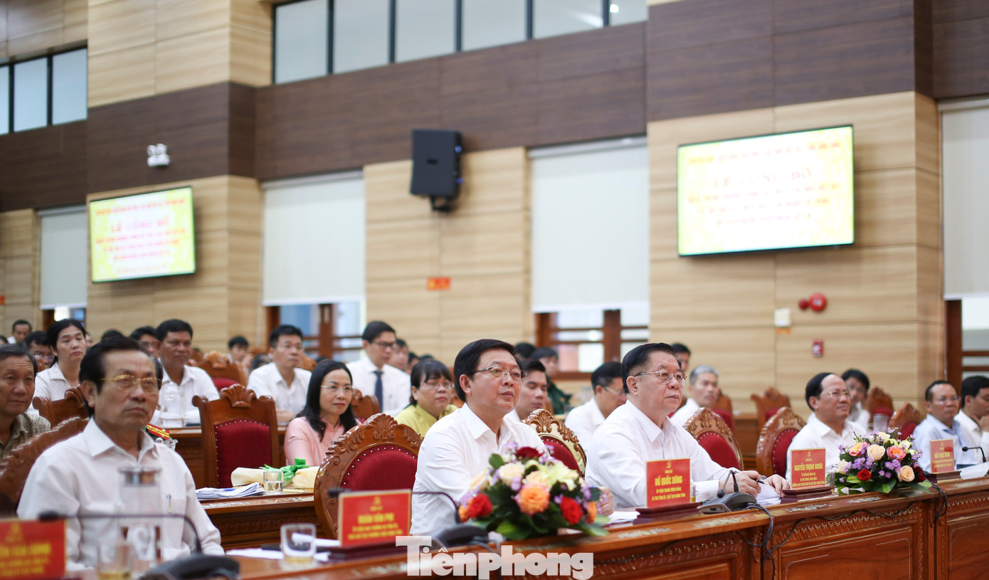 Ủy viên Bộ Chính trị, Trưởng Ban Tuyên giáo và Dân vận Trung ương Nguyễn Trọng Nghĩa dự lễ. Ảnh: Trương Định