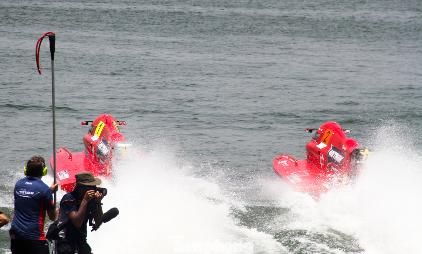 Đội đua F1H2O Bình Định - Việt Nam. Ảnh: Trương Định Đội đua F1H2O Bình Định - Việt Nam. Ảnh: Trương Định