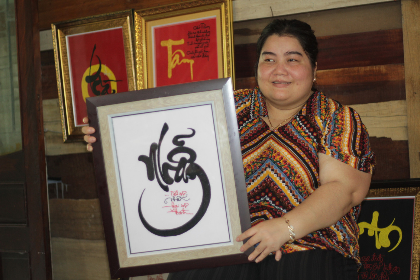 Theo bà Nguyễn Thị Thanh Nga (Chi hội trưởng Chi hội khuyết tật Nguyễn Nga), Nguyệt là người khiếm thị đầu tiên ở Việt Nam thêu được tranh chữ.