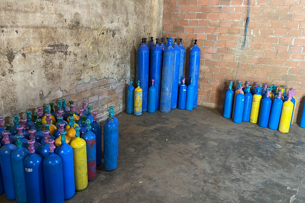 Kho chứa nhiều bình khí N2O được phát hiện.