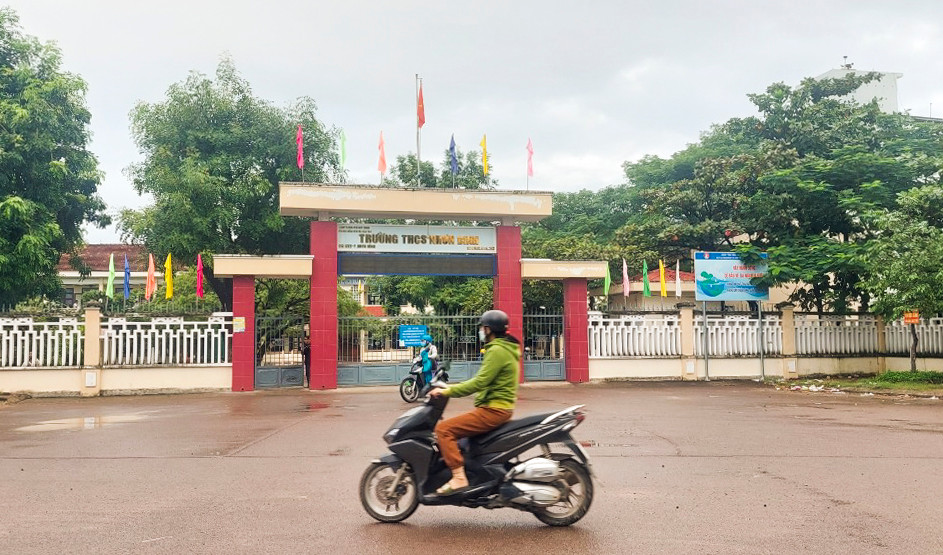 Sở GD&ĐT tỉnh Bình Định yêu cầu các Trường đồng loạt kiểm tra, rà soát việc quản lý và sử dụng các bảng điện tử. (Ảnh: Trương Định) Sở GD&ĐT tỉnh Bình Định yêu cầu các Trường đồng loạt kiểm tra, rà soát việc quản lý và sử dụng các bảng điện tử. (Ảnh: Trương Định)