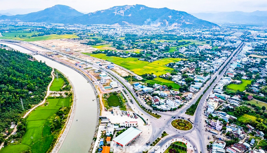 Công tác đấu giá quyền sử dụng đất góp phần tạo nguồn thu ngân sách cho địa phương - ảnh minh họa (Ảnh: Dũng Nhân) Công tác đấu giá quyền sử dụng đất góp phần tạo nguồn thu ngân sách cho địa phương - ảnh minh họa (Ảnh: Dũng Nhân)