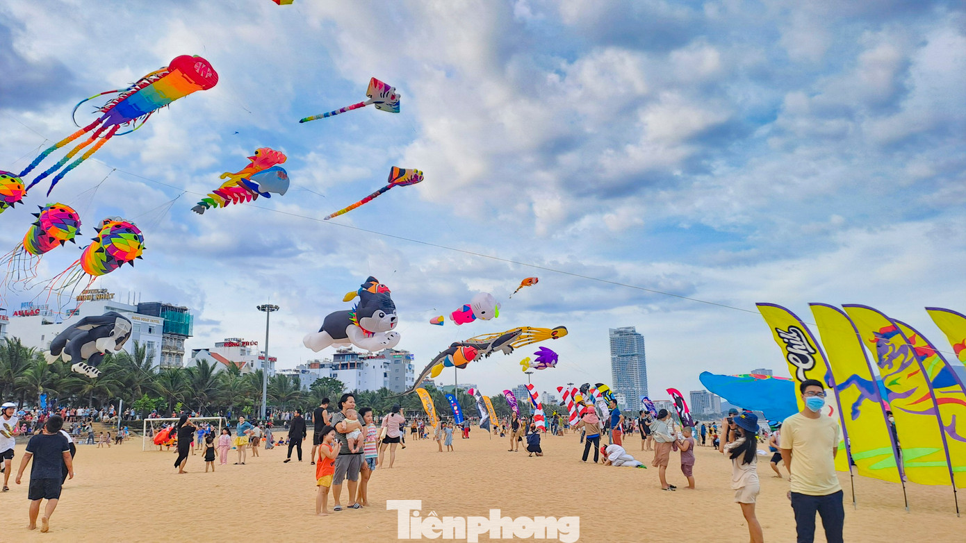 Đây là Liên hoan diều nghệ thuật Quy Nhơn - Bình Định năm 2024, do UBND TP. Quy Nhơn tổ chức. Ảnh: Trương Định. Đây là Liên hoan diều nghệ thuật Quy Nhơn - Bình Định năm 2024, do UBND TP. Quy Nhơn tổ chức. Ảnh: Trương Định.