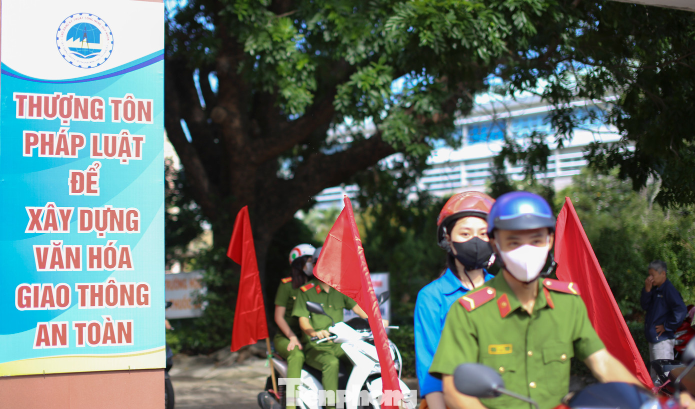 Diễu hành tuyên truyền lưu động về phòng, chống ma túy. Ảnh: Trương Định Diễu hành tuyên truyền lưu động về phòng, chống ma túy. Ảnh: Trương Định