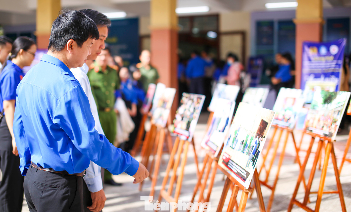 Triển lãm ảnh về tác hại ma túy và công tác đấu tranh phòng, chống ma túy. Ảnh: Trương Định Triển lãm ảnh về tác hại ma túy và công tác đấu tranh phòng, chống ma túy. Ảnh: Trương Định