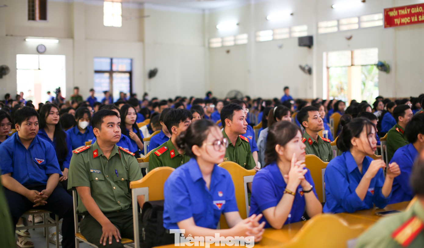 Chương trình thu hút đông đảo các bạn trẻ tham gia. Ảnh: Trương Định Chương trình thu hút đông đảo các bạn trẻ tham gia. Ảnh: Trương Định