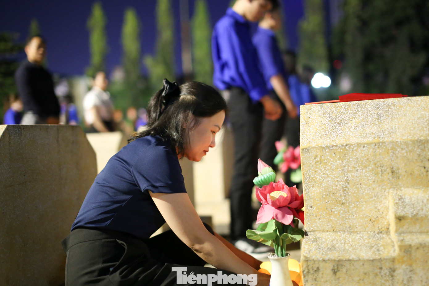 Đây cũng là dịp để tuổi trẻ tưởng nhớ và tri ân sâu sắc những người anh hùng đã ngã xuống vì độc lập, tự do hôm nay. Qua đó thể hiện quyết tâm của thế hệ hôm nay tiếp nối truyền thống cách mạng, viết tiếp những trang sử hào hùng của dân tộc bằng hành động, bằng khát vọng, cống hiến thiết thực cho quê hương, đất nước. Ảnh: Trương Định