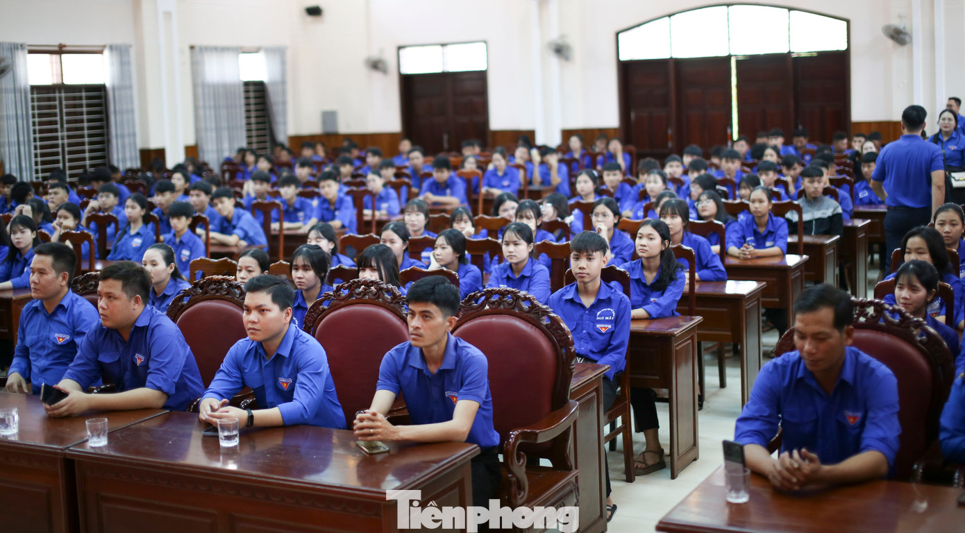 Đông đảo ĐVTN tham gia buổi lễ. Ảnh: Trương Định Đông đảo ĐVTN tham gia buổi lễ. Ảnh: Trương Định