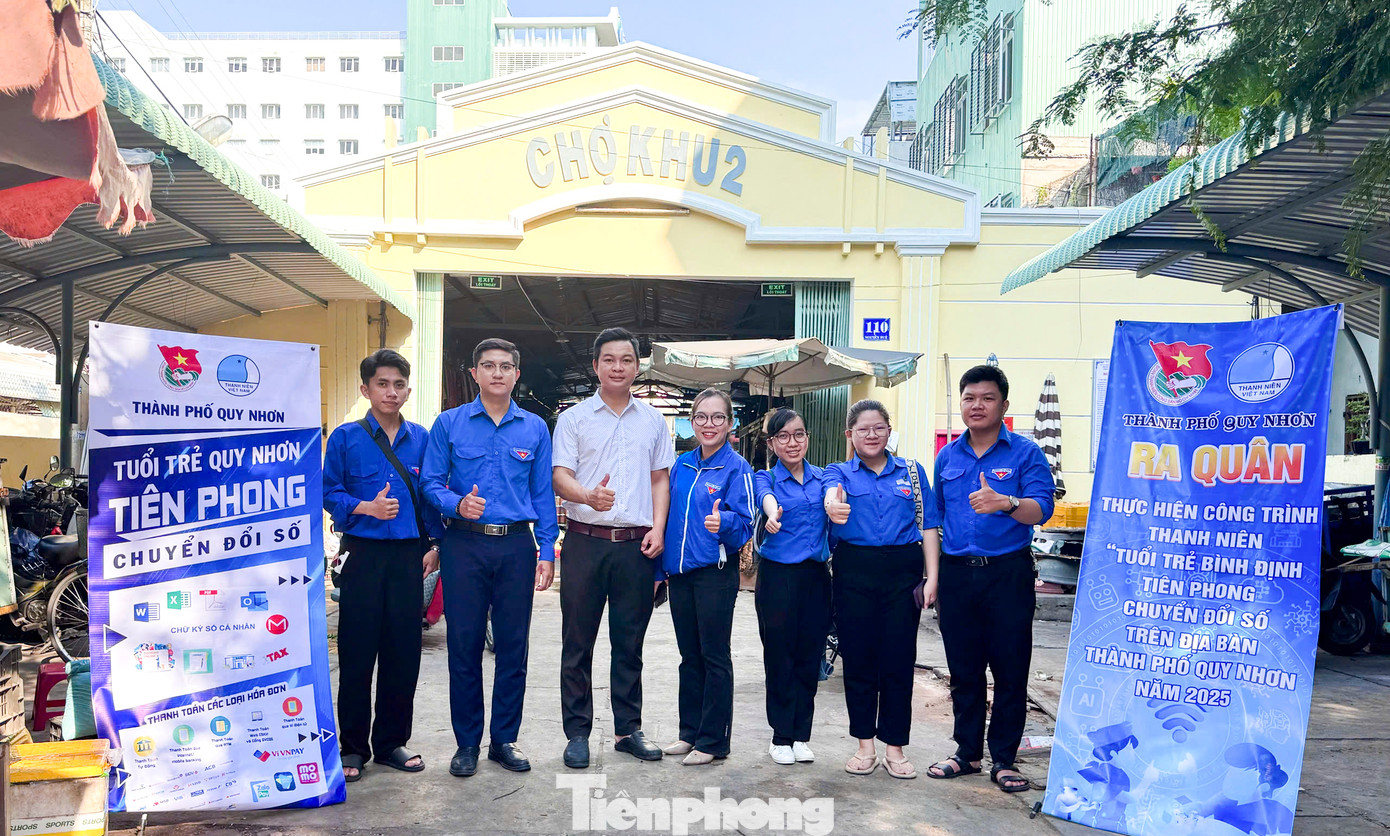 Các cấp bộ Đoàn toàn tỉnh Bình Định đồng loạt ra quân. Ảnh: Trương Định Các cấp bộ Đoàn toàn tỉnh Bình Định đồng loạt ra quân. Ảnh: Trương Định