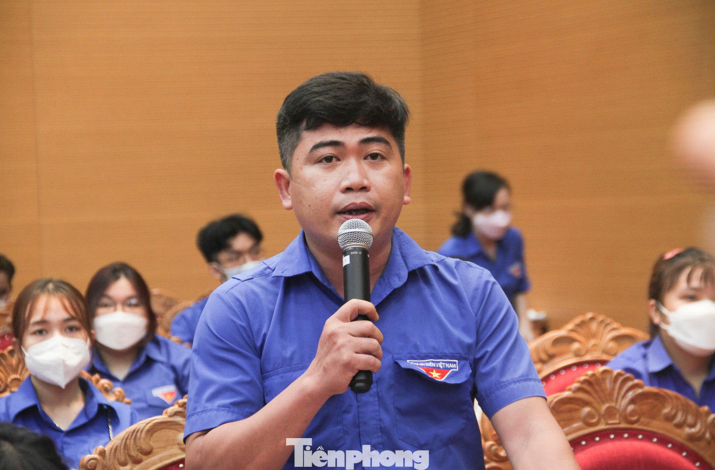 Các ĐVTN đặt câu hỏi. Ảnh: T.Đ Các ĐVTN đặt câu hỏi. Ảnh: T.Đ