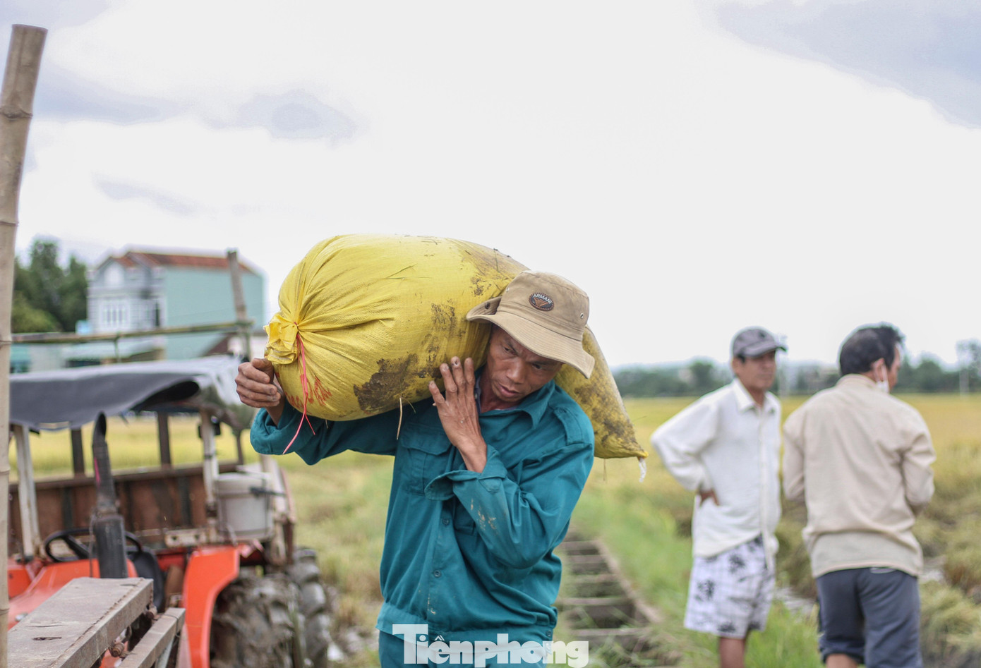 Theo dự báo của Đài Khí tượng Thủy văn tỉnh Bình Định, từ đêm 3 – 6/4, khu vực Bình Định có mưa vừa, mưa to, có nơi mưa rất to và dông. Tổng lượng mưa ở vùng núi phía bắc và đồng bằng ven biển (các huyện An Lão, Hoài Ân, Phù Mỹ, Phù Cát, Tuy Phước, TX An Nhơn, Hoài Nhơn và TP Quy Nhơn) từ 150 – 250 mm, có nơi trên 300 mm; vùng núi phía nam tỉnh (huyện Vĩnh Thạnh, Tây Sơn, Vân Canh) từ 100 – 150 mm, có nơi trên 200 mm. Ảnh: Trương Định