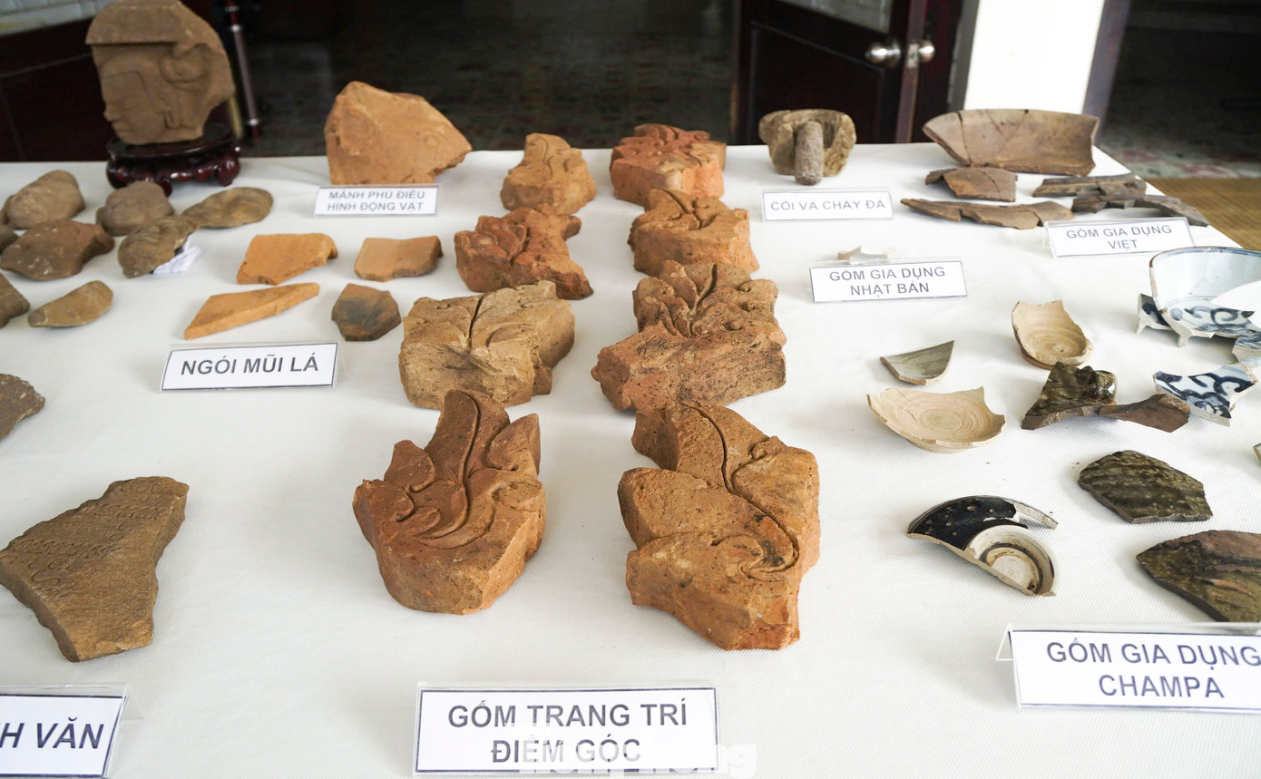 Những hiện vật được phát hiện sau khi khai quật.