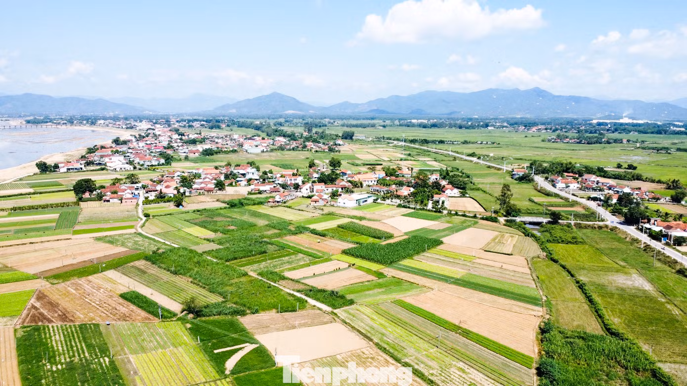 Công trình đập dâng Phú Phong hoàn thành cũng mở ra một không gian phát triển mới cho địa phương. Ảnh: Trương Định. Công trình đập dâng Phú Phong hoàn thành cũng mở ra một không gian phát triển mới cho địa phương. Ảnh: Trương Định.
