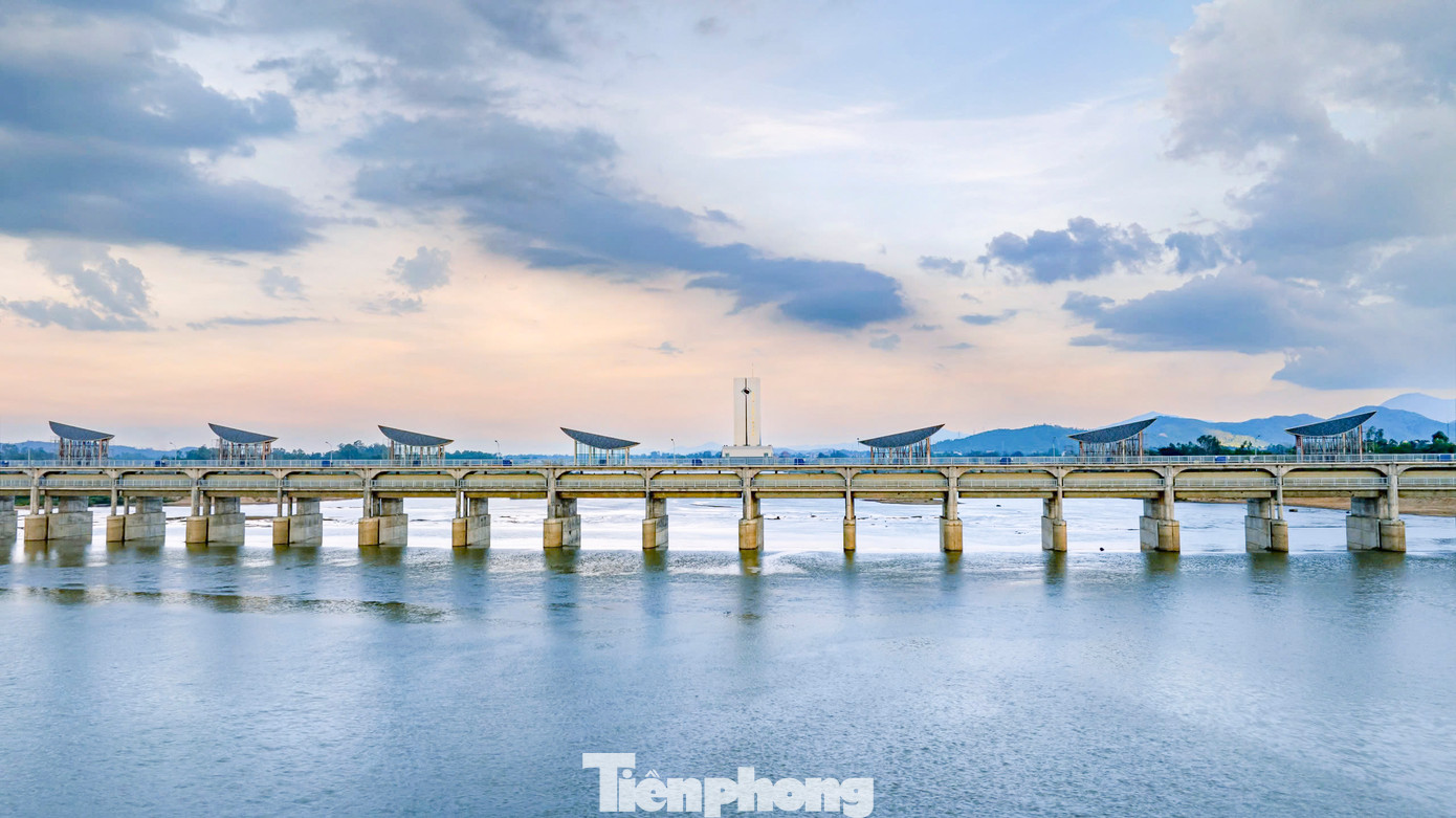 Công trình do Ban Quản lý dự án Nông nghiệp và Phát triển nông thôn tỉnh Bình Định làm chủ đầu tư, được khởi công tháng 2/2022. Ảnh: Dũng Nhân.