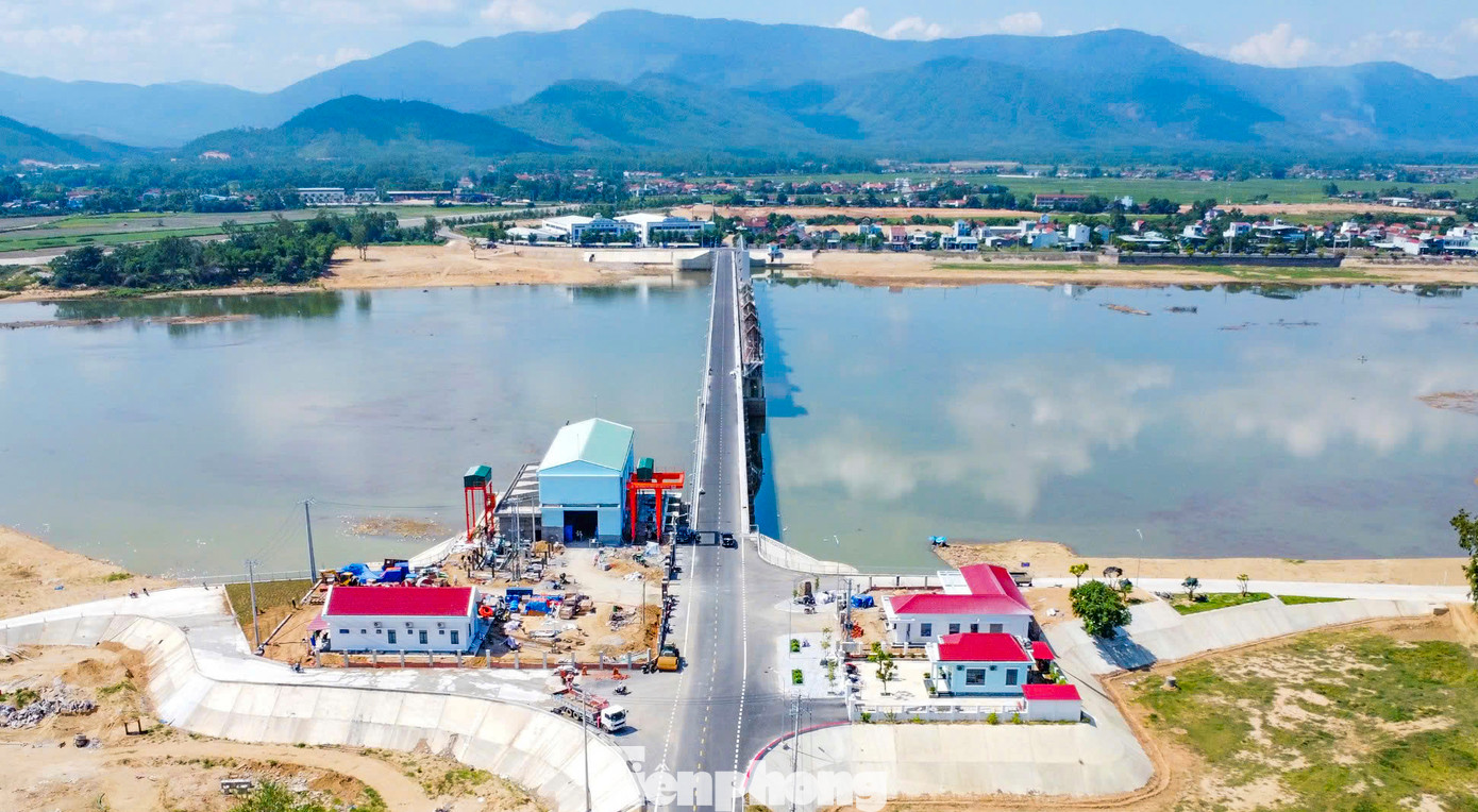 Công trình đập dâng Phú Phong kết nối 2 bờ sông Kôn. Ảnh: Trương Định.