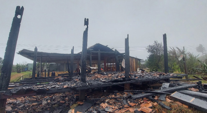 Ngôi nhà bị thiêu rụi. Ảnh: HB