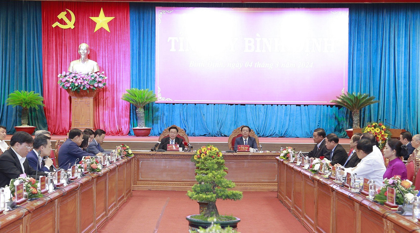 Quang cảnh buổi làm việc. (Ảnh: Trương Định) Quang cảnh buổi làm việc. (Ảnh: Trương Định)