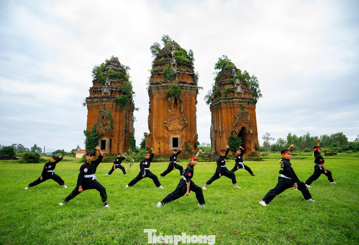 Trong khuôn khổ chương trình, BTC sẽ tổ chức tham quan du lịch trải nghiệm một số lò võ, danh lam thắng cảnh, di tích lịch sử văn hoá trên địa bàn tỉnh Bình Định. Ảnh: Dũng Nhân.