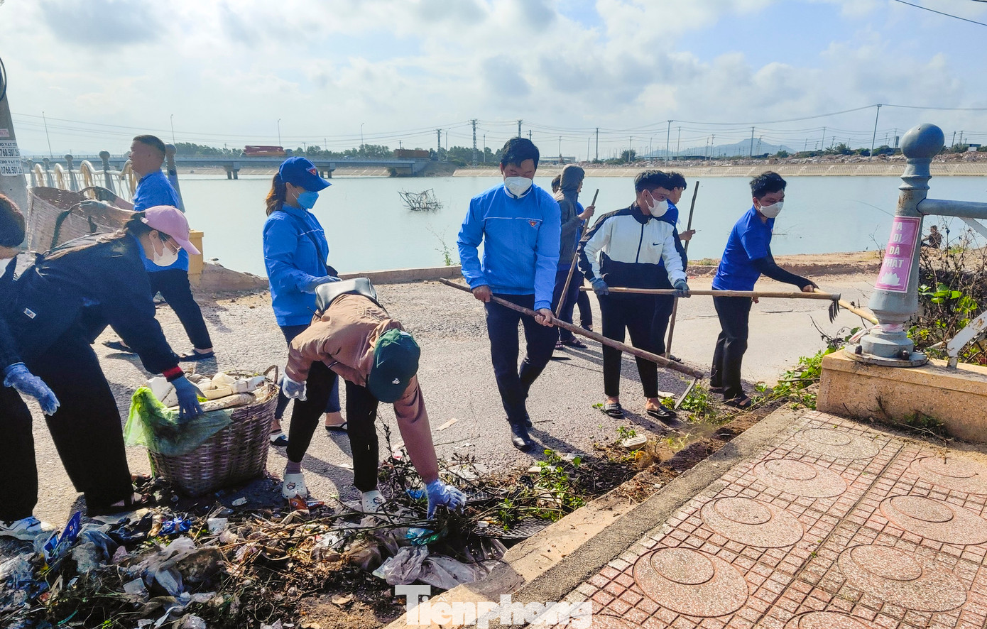 Ra quân các hoạt động hưởng ứng sau lễ phát động. Ảnh: Tỉnh Đoàn Bình Định