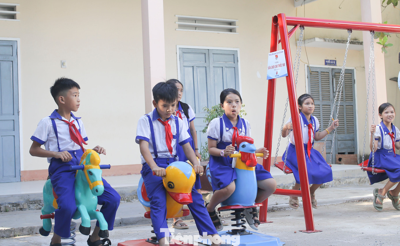 Chiến dịch Thanh niên tình nguyện Hè năm 2024 được Tỉnh Đoàn Bình Định triển khai 2 đợt (đợt 1 từ ngày 26/5 - 29/6, và đợt 2 từ ngày 1 - 30/7). Đã có hơn 67 nghìn lượt ĐVTN tham gia các hoạt động tình nguyện, tăng so với cùng kỳ năm 2023. Ảnh: Trương Định