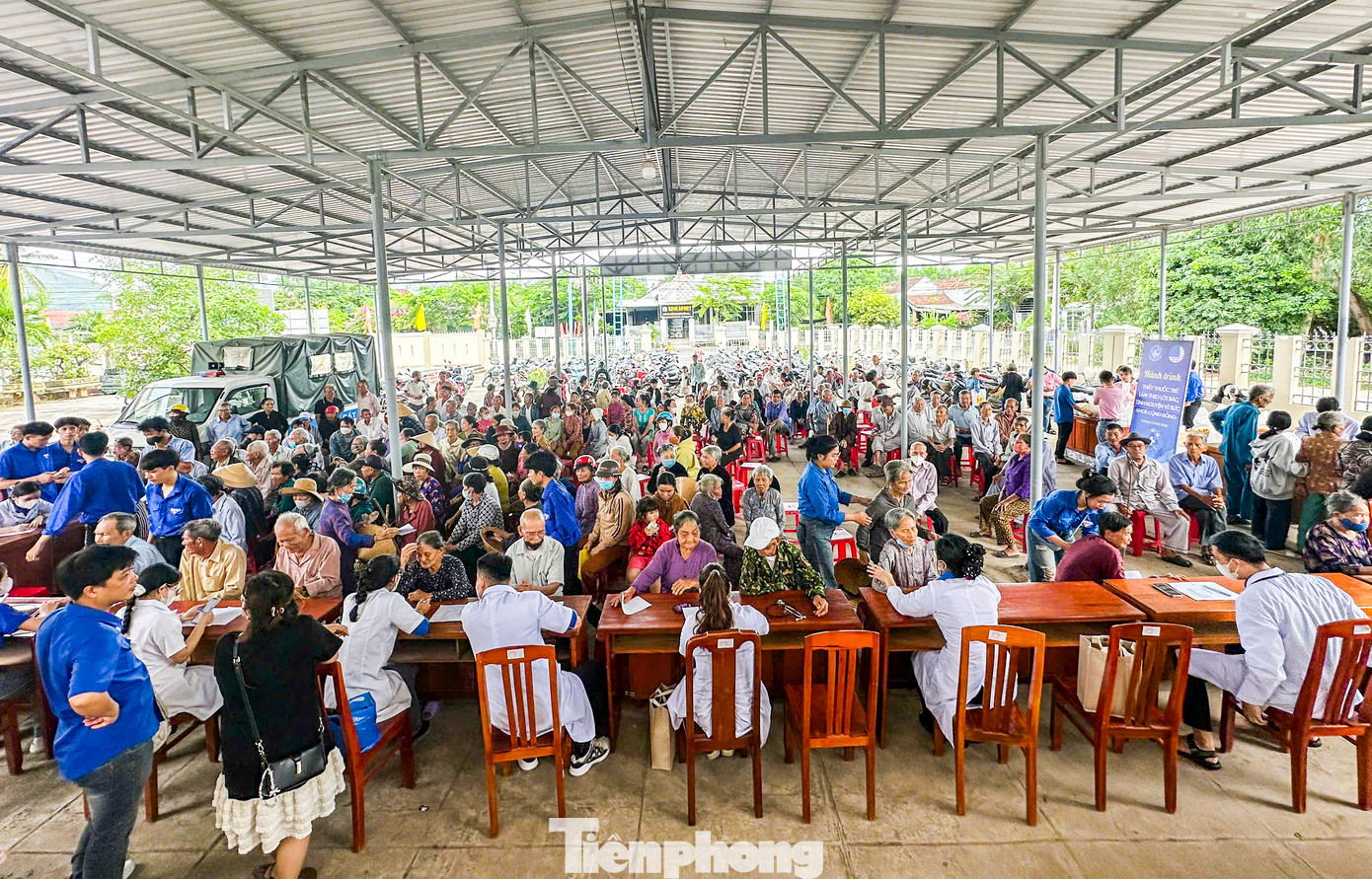 Tổ chức hành trình Thầy thuốc trẻ làm theo lời Bác. Tổ chức hành trình Thầy thuốc trẻ làm theo lời Bác.