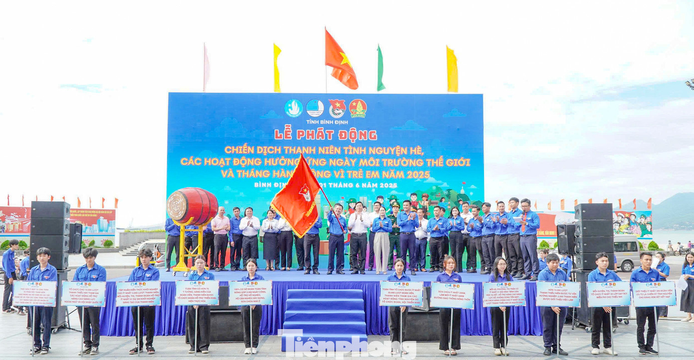 Tỉnh Đoàn Bình Định phát động Chiến dịch “Thanh niên tình nguyện hè” đặt ra 11 chỉ tiêu trọng tâm. Tỉnh Đoàn Bình Định phát động Chiến dịch “Thanh niên tình nguyện hè” đặt ra 11 chỉ tiêu trọng tâm.