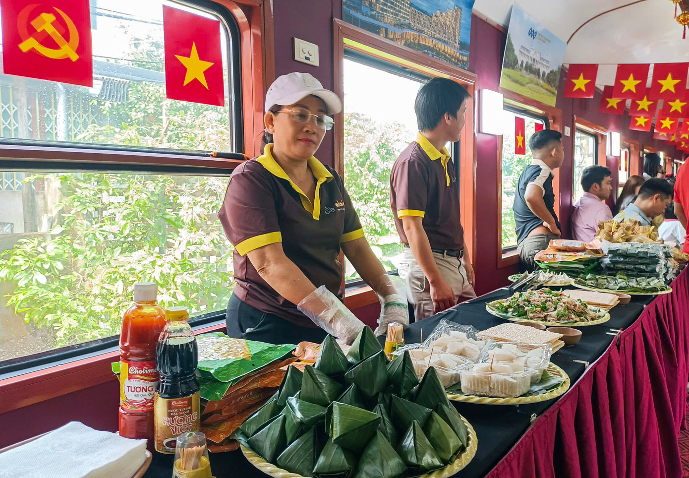 Không gian ẩm thực trên tàu.