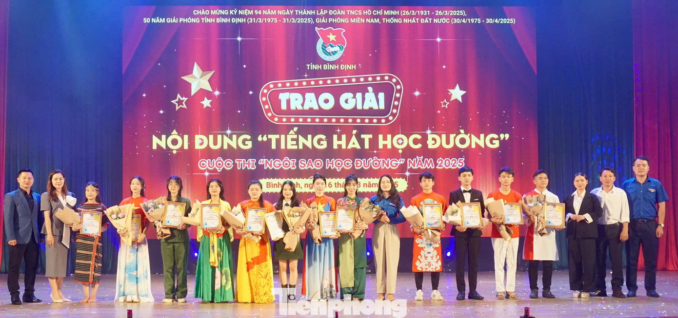 Trao giải cuộc thi “Ngôi sao học đường” năm 2025. Ảnh: Trương Định Trao giải cuộc thi “Ngôi sao học đường” năm 2025. Ảnh: Trương Định