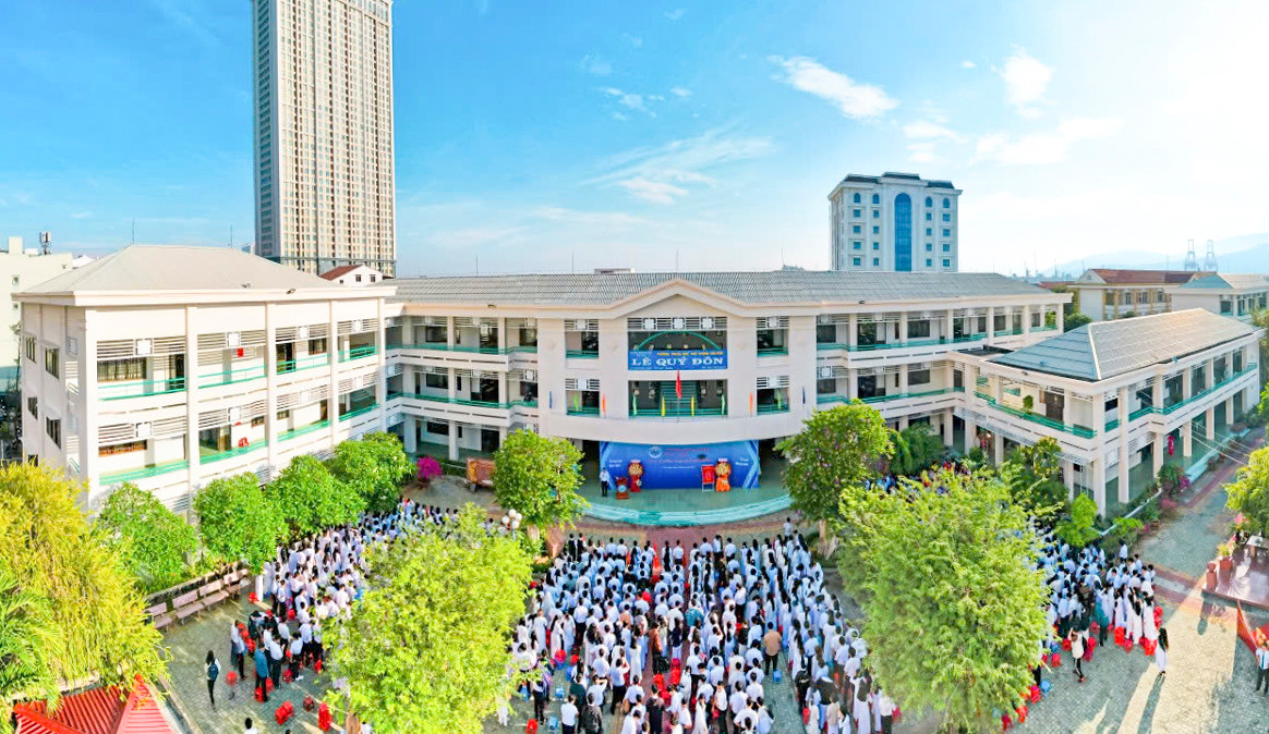 Trường THPT chuyên Lê Quý Đôn với truyền thống dạy tốt, học tốt.