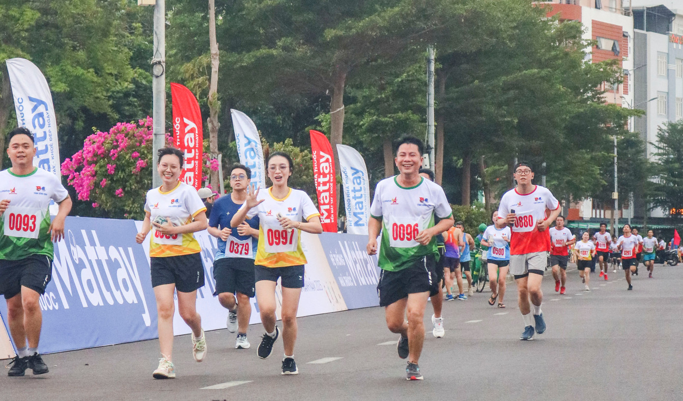 Những bước chân khỏe khắn trên đường chạy. Những bước chân khỏe khắn trên đường chạy.