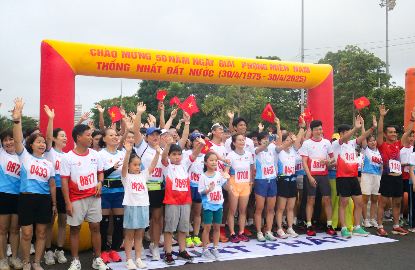 Giải chạy thu hút hơn 1.200 đoàn viên, thanh niên và vận động viên tham gia. Giải chạy thu hút hơn 1.200 đoàn viên, thanh niên và vận động viên tham gia.