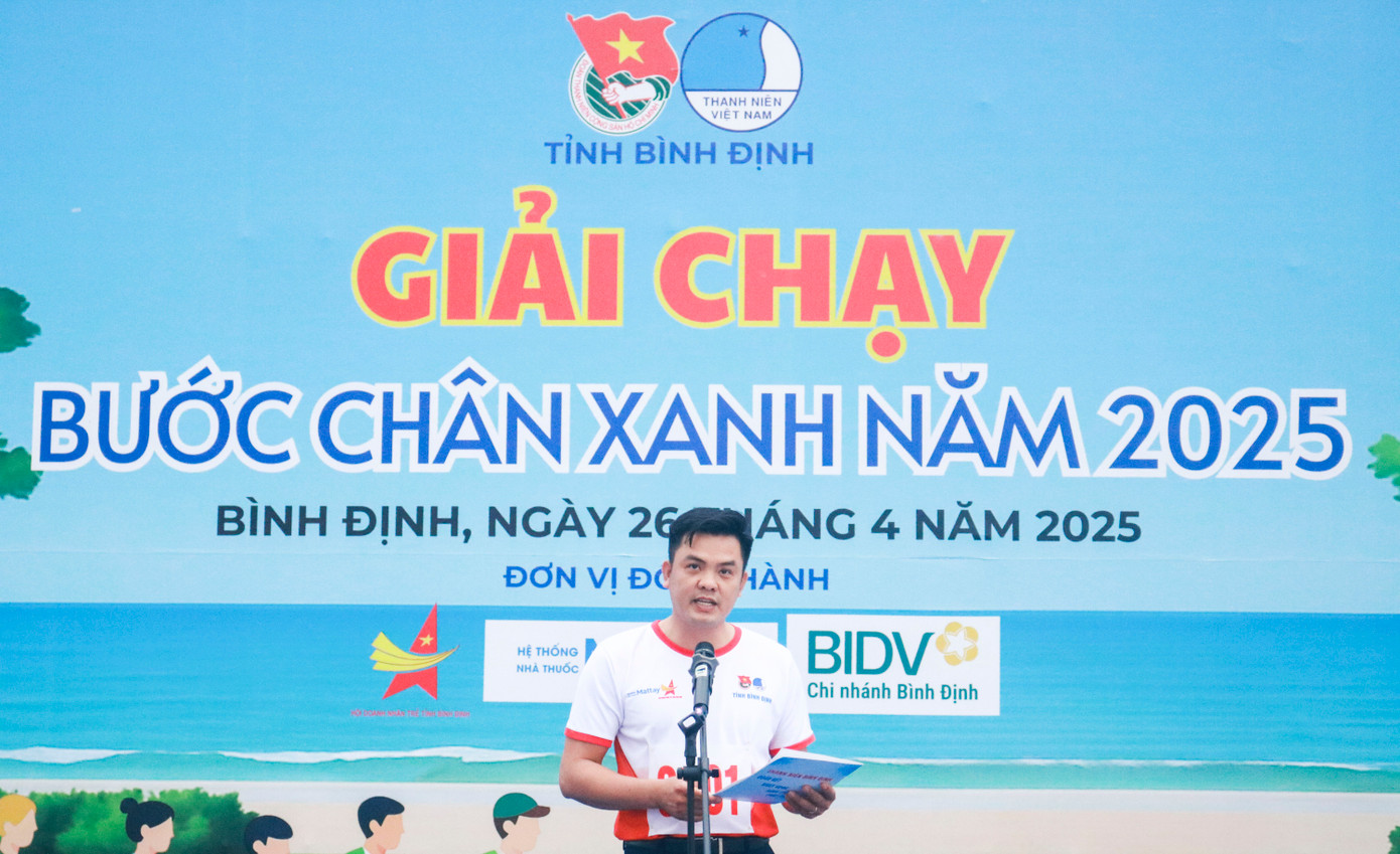 Anh Phạm Hồng Hiệp - Phó Bí thư Tỉnh Đoàn phát biểu khai mạc giải chạy. Anh Phạm Hồng Hiệp - Phó Bí thư Tỉnh Đoàn phát biểu khai mạc giải chạy.