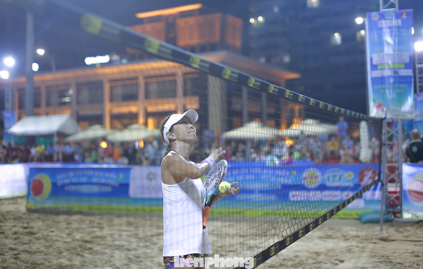 Ông Nguyễn Hồng Sơn - Phó Chủ tịch kiêm Tổng thư ký Liên đoàn Quần vợt Việt Nam cho biết, giải đấu có sự tham gia của 36 VĐV đến từ 7 quốc gia, như: Thái Lan, Nhật Bản, Philippines, Slovakia, Latvia, Ý và nước chủ nhà Việt Nam. Ảnh: Trương Định Ông Nguyễn Hồng Sơn - Phó Chủ tịch kiêm Tổng thư ký Liên đoàn Quần vợt Việt Nam cho biết, giải đấu có sự tham gia của 36 VĐV đến từ 7 quốc gia, như: Thái Lan, Nhật Bản, Philippines, Slovakia, Latvia, Ý và nước chủ nhà Việt Nam. Ảnh: Trương Định